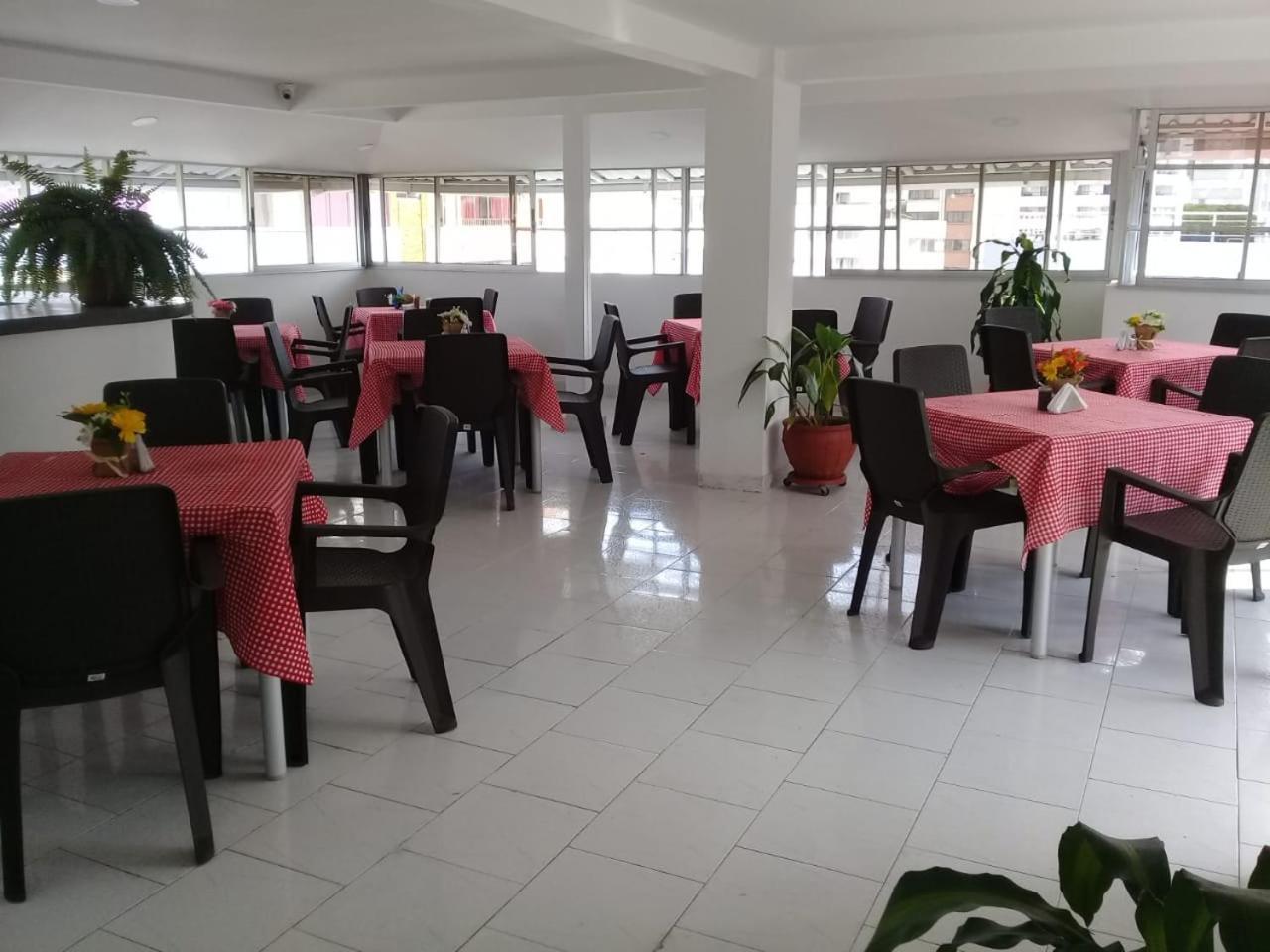Hotel Torre De Granada Cali Esterno foto